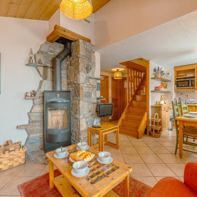 Alpine Duplex w/ Balcony & Fireplace - Happy Rentals - Appartamento con 3 Camere da Letto - 1