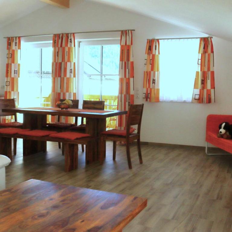 Haus Falkensee - Chiemgau Karte - Apartment mit 2 Schlafzimmern und Balkon - 1