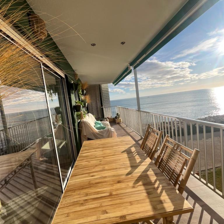 Apartamento tranquilo y luminoso junto al mar - Two-Bedroom Apartment with Balcony and Sea View - 10