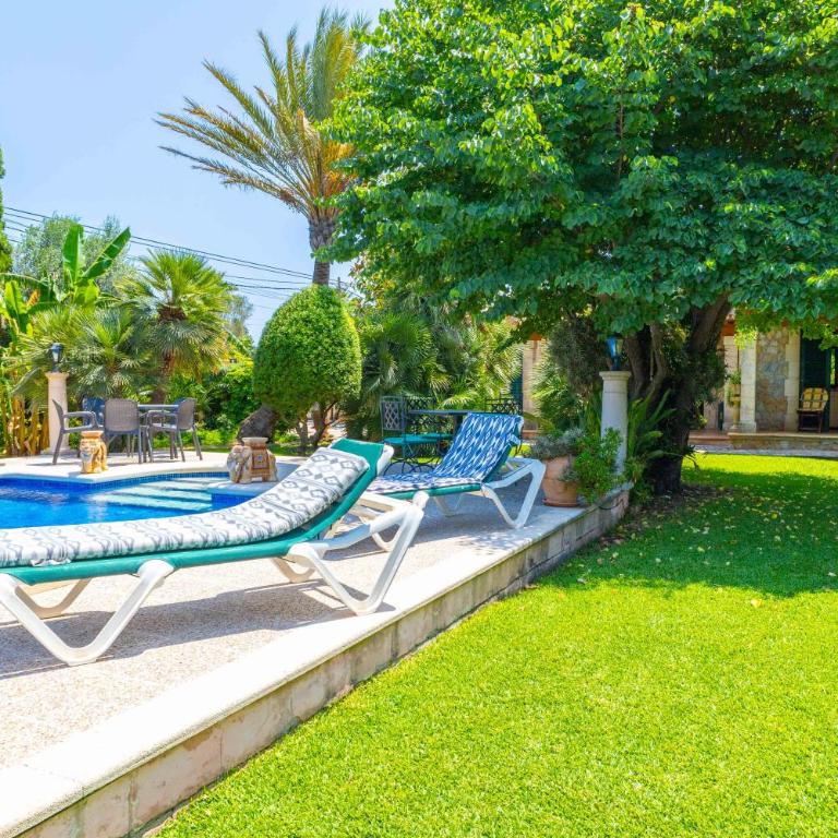 Sunny villa with private pool, AC and WIFI - Four-Bedroom House - 38