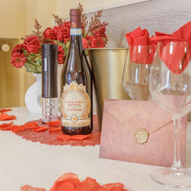 OPERA et LOVE - 200m dall'Arena con convenzione per Parcheggio e Colazione in pasticceria adiacente - Camera Matrimoniale con Bagno Privato Esterno - 6