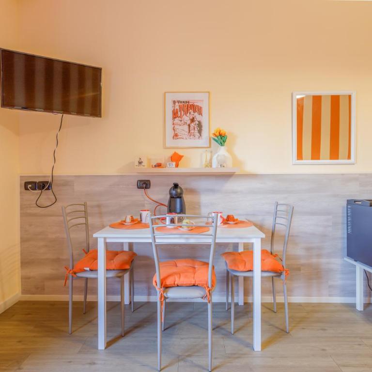 OPERA et LOVE - 200m dall'Arena con convenzione per Parcheggio e Colazione in pasticceria adiacente - Camera Tripla con Bagno Privato Esterno - 12