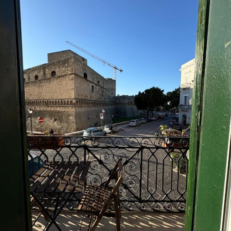Appartamento con balcone Vista Castello - BariVecchia - La Più Bella In Old Town - Appartamento con 1 Camera da Letto - 1