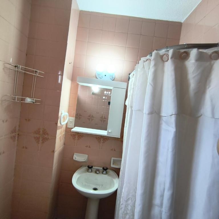 Depto Céntrico, 2 Ambientes, Cochera, Internet, 300 mts de playa - One-Bedroom Apartment - 4