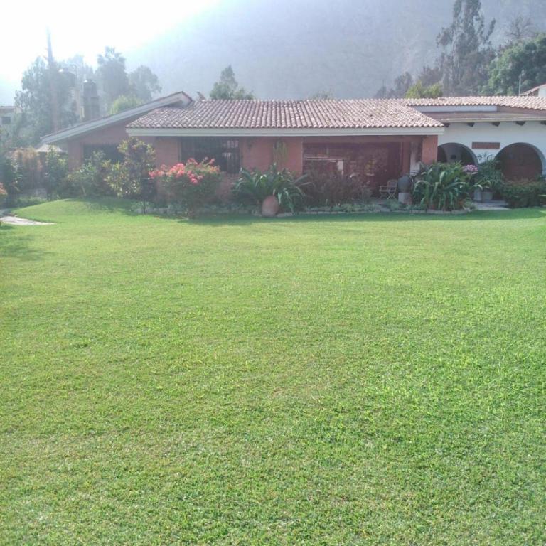 Nice country house with a swimming pool and large garden - Three-Bedroom House - 8