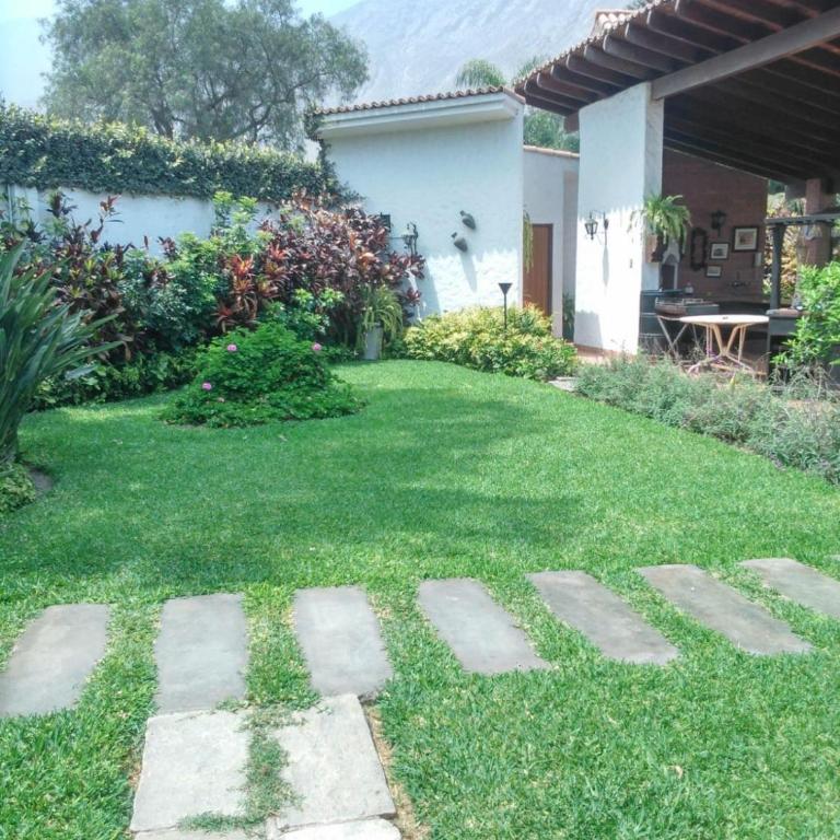 Nice country house with a swimming pool and large garden - Three-Bedroom House - 10