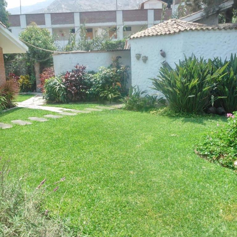 Nice country house with a swimming pool and large garden - Three-Bedroom House - 18