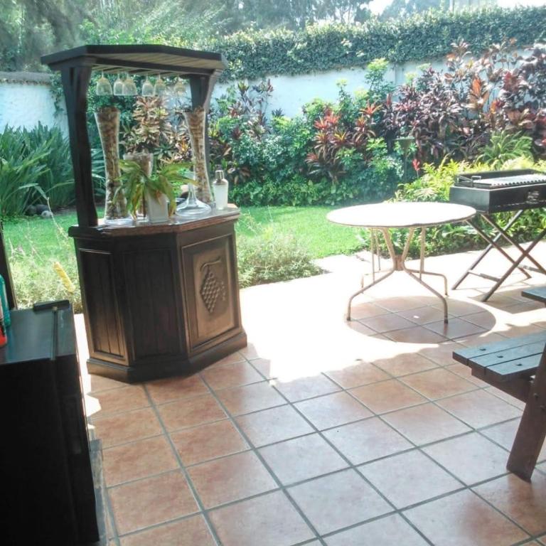 Nice country house with a swimming pool and large garden - Three-Bedroom House - 23
