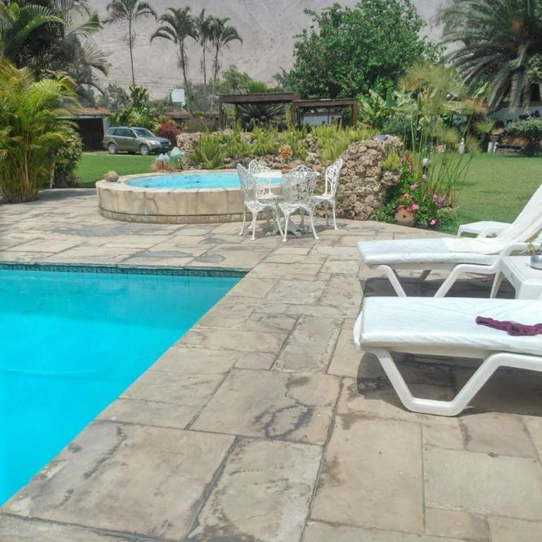 Nice country house with a swimming pool and large garden - Three-Bedroom House - 24