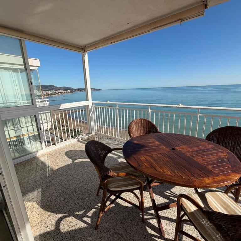 Exclusivo ático en primera línea del mar - Three-Bedroom Apartment - 4