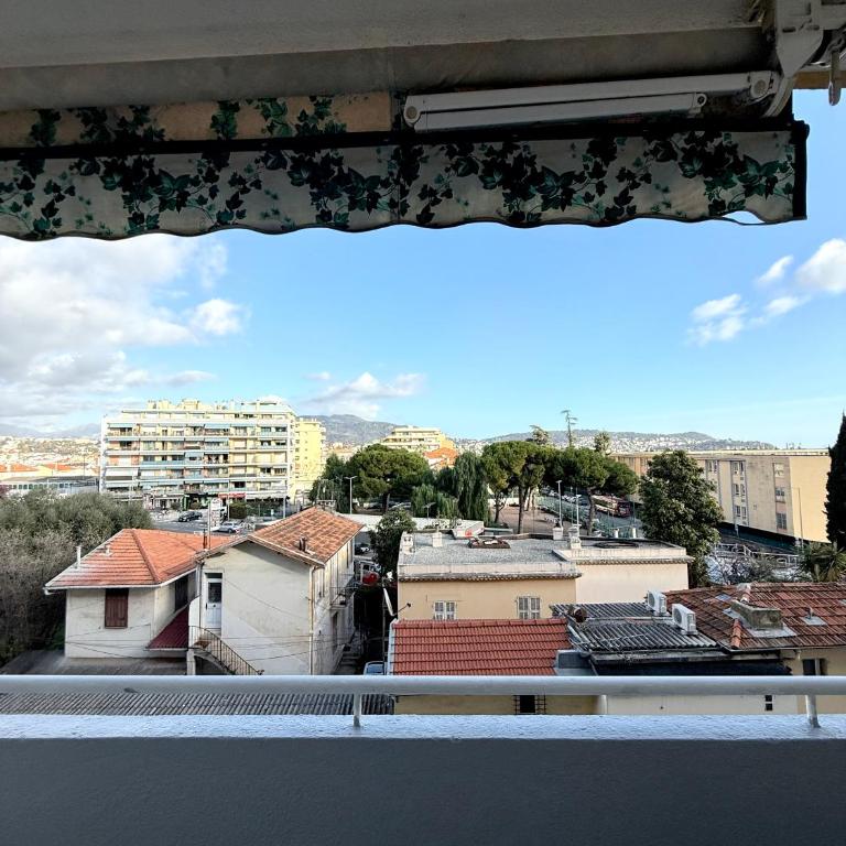 Charmant appartement 3 pièces au cœur de Nice - Appartement 2 Chambres - 12