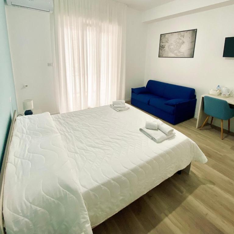 Casa Milà - Home & Rooms - Camera Matrimoniale/Doppia con Letti Singoli - 3
