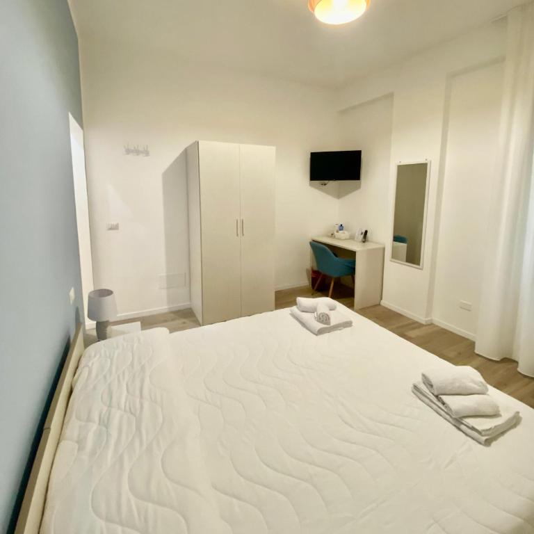 Casa Milà - Home & Rooms - Camera Matrimoniale/Doppia con Letti Singoli - 1