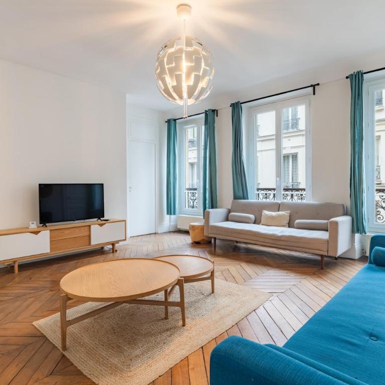 Elegant Apartment in the Heart of Historic Paris - Two-Bedroom Apartment - 1