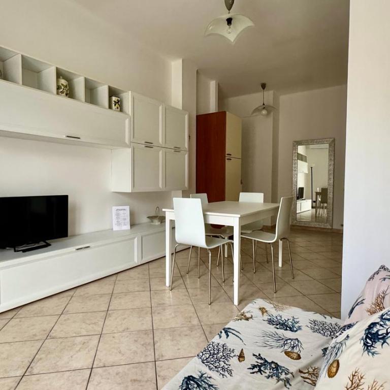 Garage Privato Elegante Bilocale - Appartamento con 2 Camere da Letto - 15