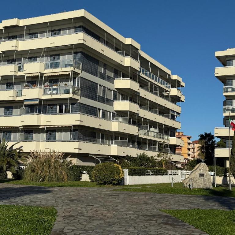 Fronte mare con terrazza e garage - Appartamento - 23