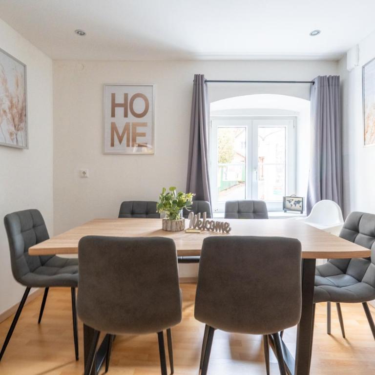 Large - 90m2 - Quiet Maisonette for 10 - 24 I 7 Check-in - Apartment mit 4 Schlafzimmern und einem Balkon - 14