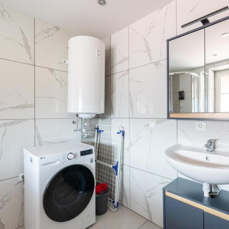 Large - 90m2 - Quiet Maisonette for 10 - 24 I 7 Check-in - Apartment mit 4 Schlafzimmern und einem Balkon - 29