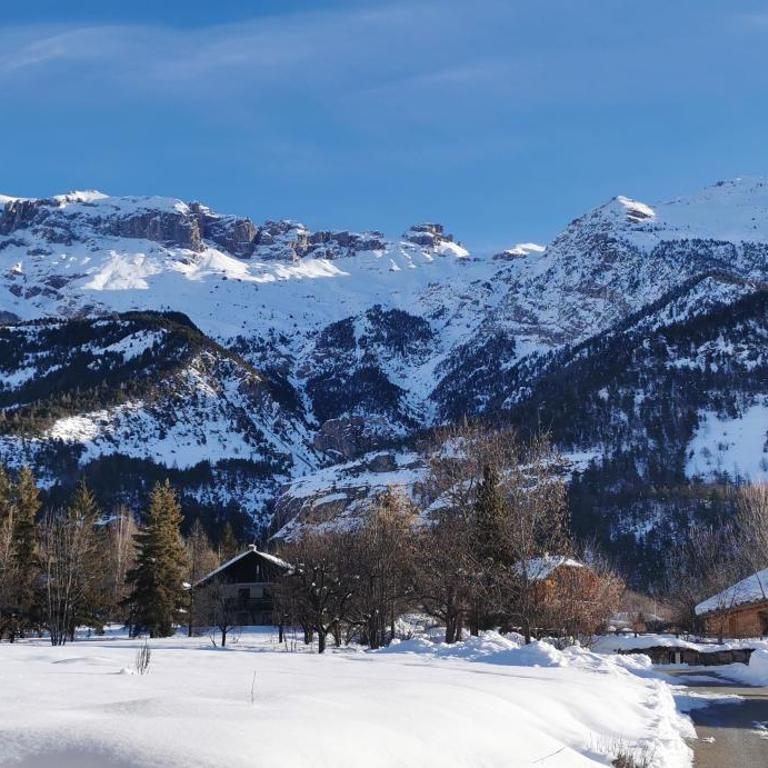 Appartement Proche Village + Vue sur Montagnes - Maison 1 Chambre - 2