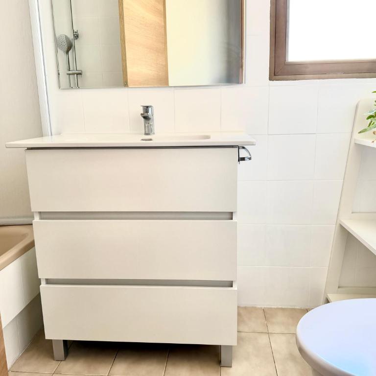 Spacious 2-bedroom & 2-bathroom Apartment at Gemelos 2 - Two-Bedroom Apartment with Sea View - 16