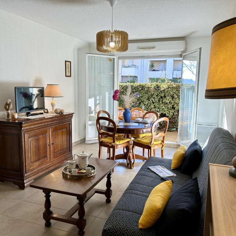RQ010-E008 Appt 2 pièces 4 personnes ROQUEBRUNE SUR ARGENS - Appartement 1 Chambre - 1