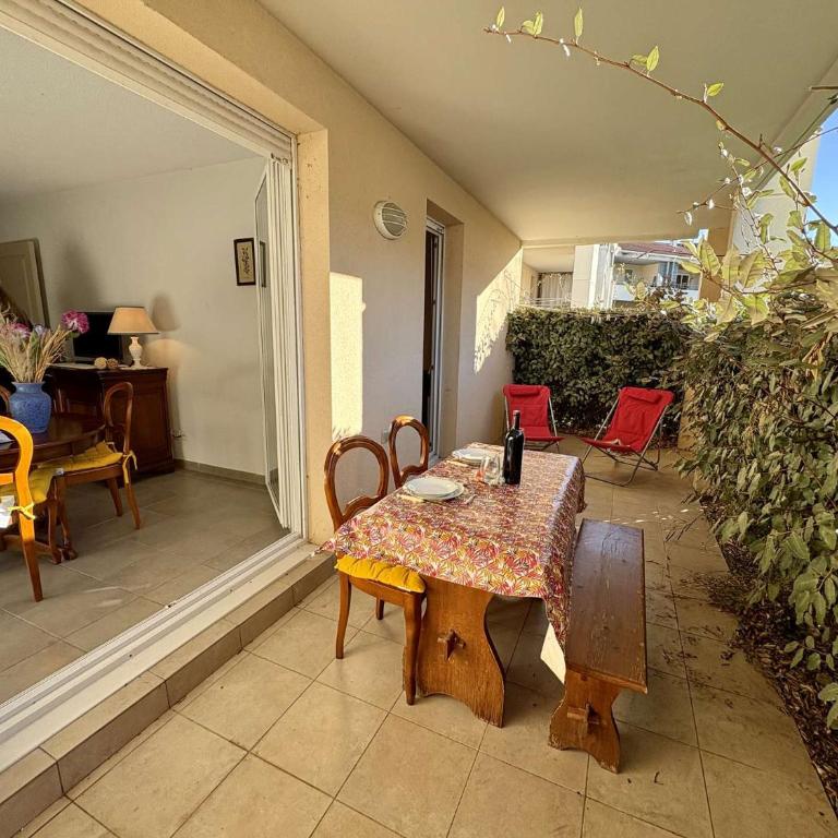 RQ010-E008 Appt 2 pièces 4 personnes ROQUEBRUNE SUR ARGENS - Appartement 1 Chambre - 12