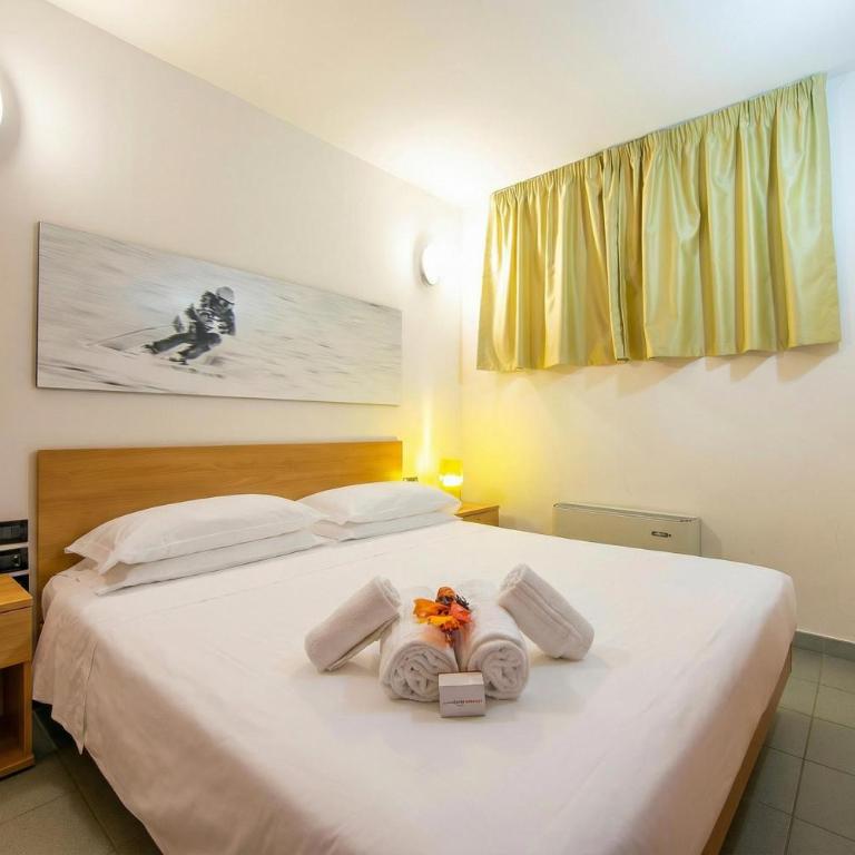 Villaggio Olimpico - One Bedroom Apartment with Balcony 1 - 9