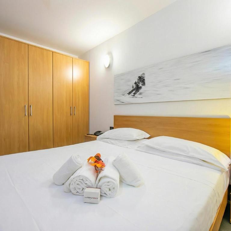 Villaggio Olimpico - One Bedroom Apartment with Balcony 1 - 8