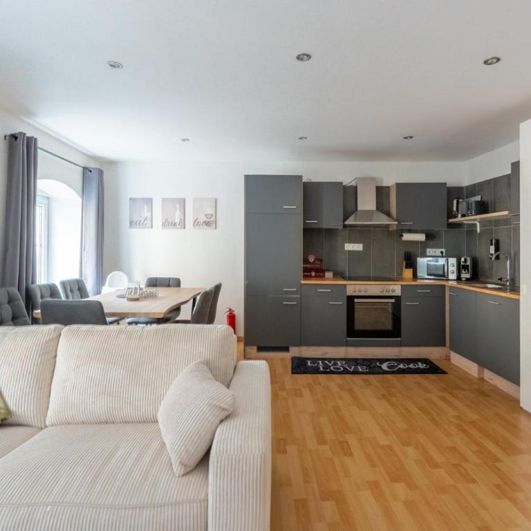 Large Maisonette I 90 m2 I For Groups & Families I 9 Guests I 3 Rooms - Apartment mit 3 Schlafzimmern und Balkon - 1