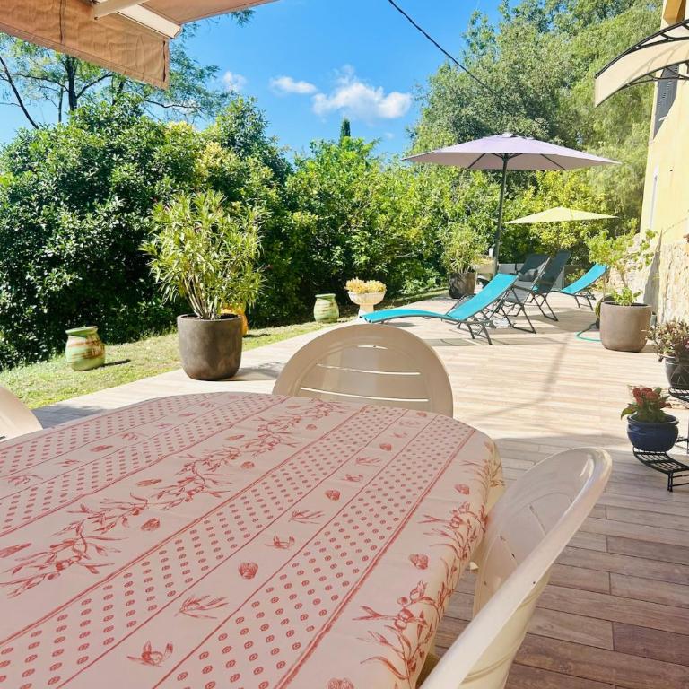 Paisible Rez-de-jardin de villa - Côte d'Azur - Appartement 2 Chambres avec Terrasse - 30