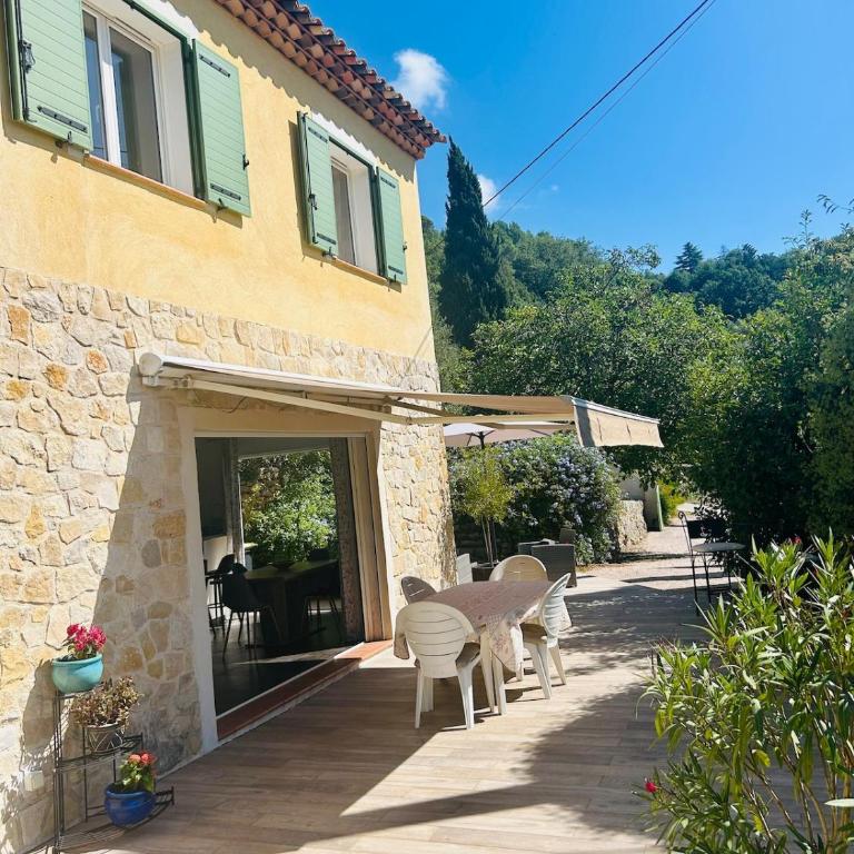 Paisible Rez-de-jardin de villa - Côte d'Azur - Appartement 2 Chambres avec Terrasse - 34