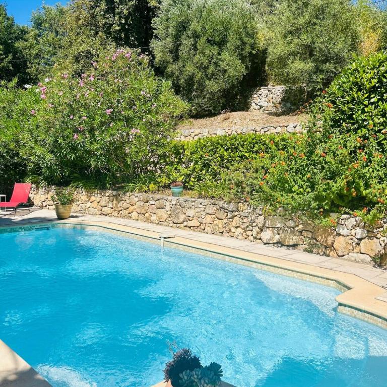 Paisible Rez-de-jardin de villa - Côte d'Azur - Appartement 2 Chambres avec Terrasse - 38