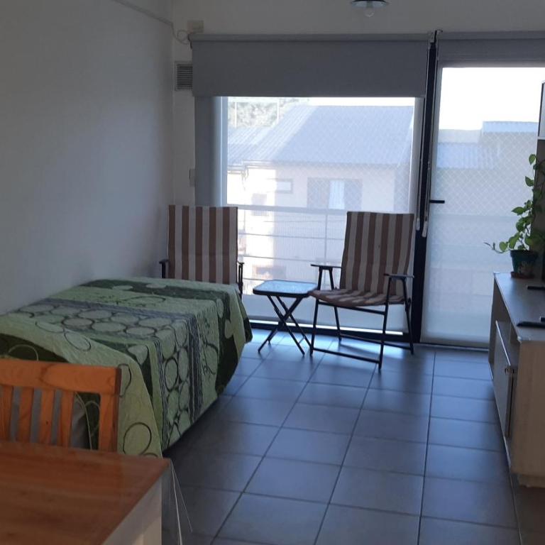 Departamento Familiar con Balcón y Estacionamiento Gratuito - Apartamento de 1 dormitorio - 12