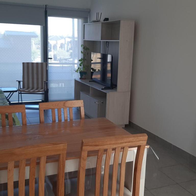 Departamento Familiar con Balcón y Estacionamiento Gratuito - Apartamento de 1 dormitorio - 13