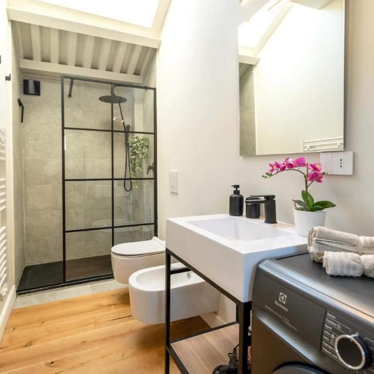Attic Design - Duomo 15 Min - Free WiFi - Appartamento con 2 Camere da Letto - 15