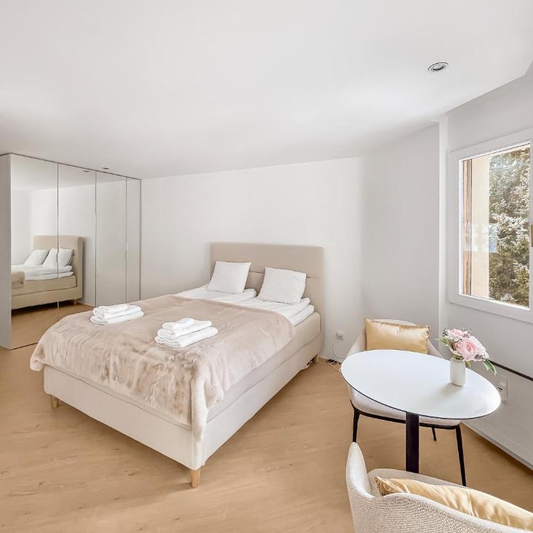 Wasserfall - Zentrum - Balkon - Seeblick - Küche - One-Bedroom Apartment - 1
