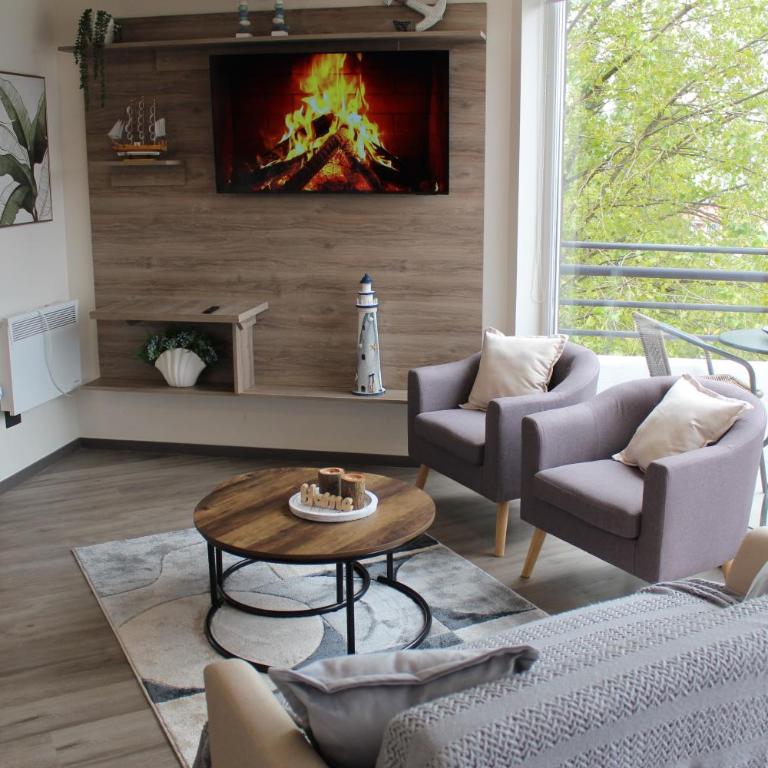 Felipe's Loft - Two-Bedroom Apartment - 35