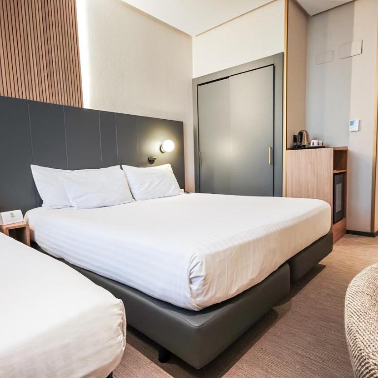 Silken Ciudad Gijón - Habitación Doble con cama supletoria (2 adultos + 1 niño) - 2 camas - 4