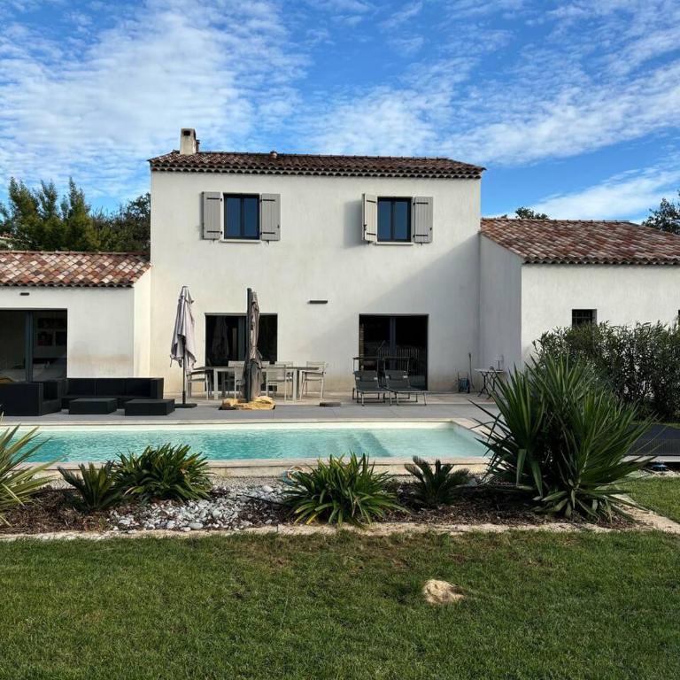 Air-conditioned villa with pool - 4 bedrooms - Villa - 1