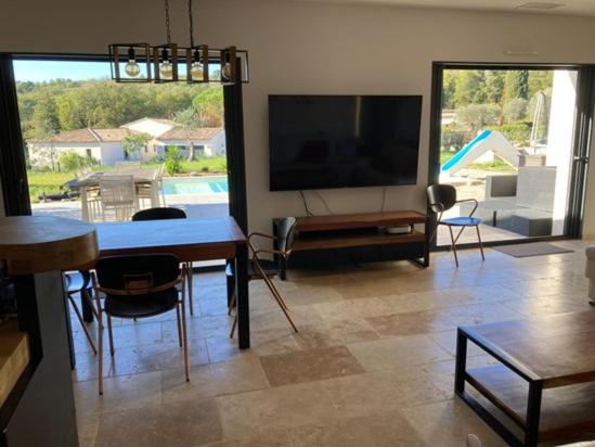 Air-conditioned villa with pool - 4 bedrooms - Villa - 12
