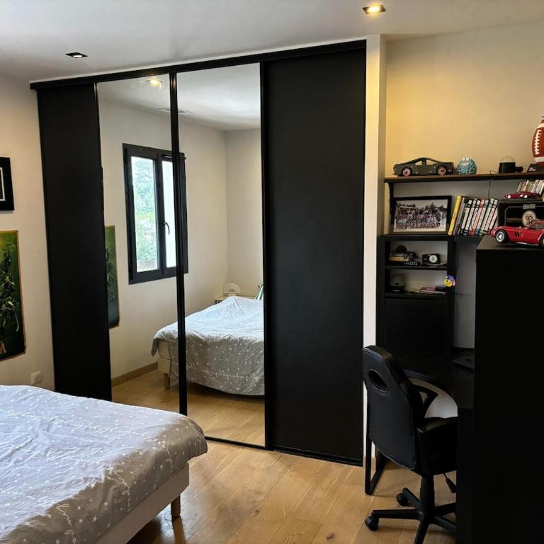 Air-conditioned villa with pool - 4 bedrooms - Villa - 23