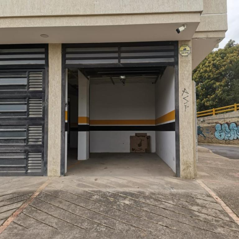 Apartamento en Las Quintas Cerca de Centros Comerciales, WiFi y Parqueadero - Apartamento de 3 dormitorios - 34