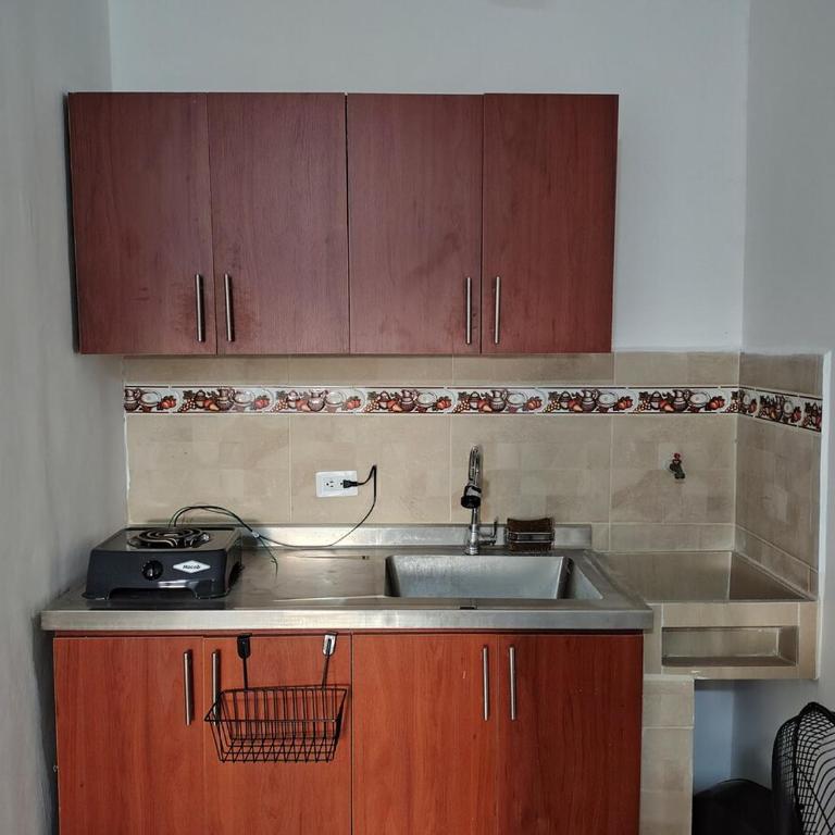 Apartaestudio Cómodo e Independiente en Primer Piso - Belén - One-Bedroom Apartment - 16