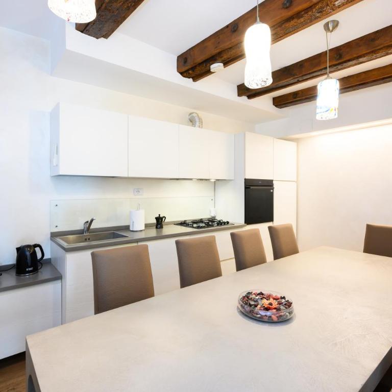 Cà de l'oca 4327 in The Heart of Venice - Three-Bedroom Deluxe Apartment - 9