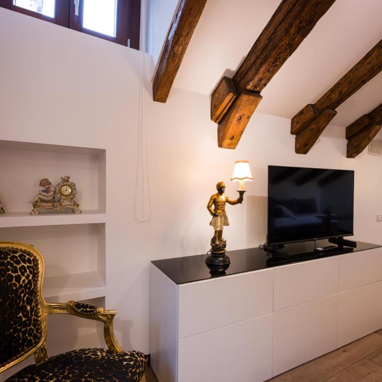 Cà de l'oca 4327 in The Heart of Venice - Three-Bedroom Deluxe Apartment - 54