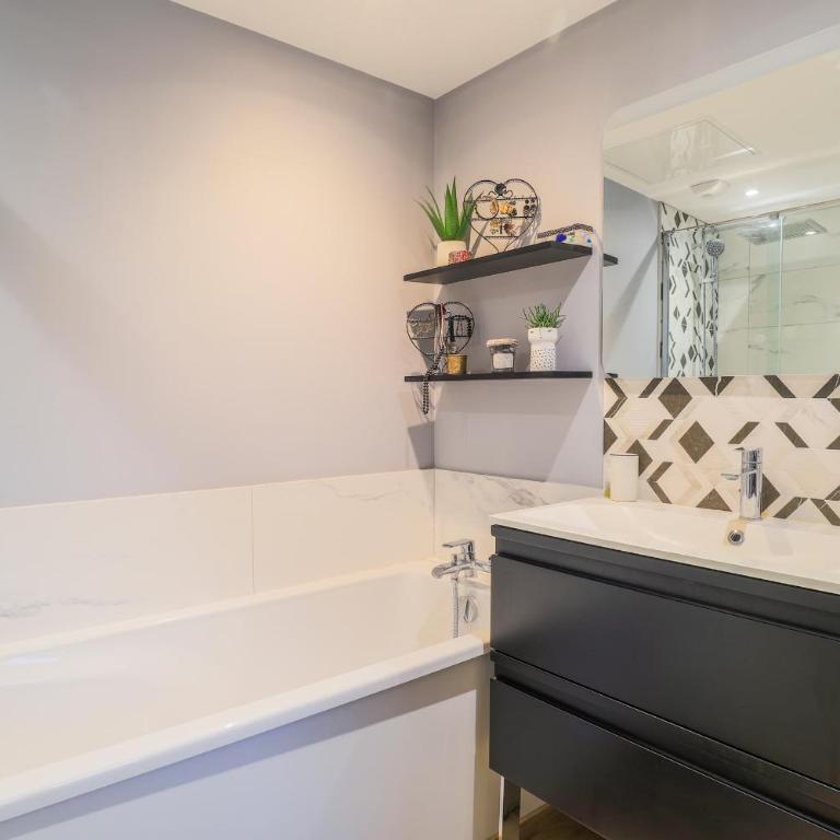 La Maison Ridoux - Spa Centre 8 min Cathedrale - Apartment - 13