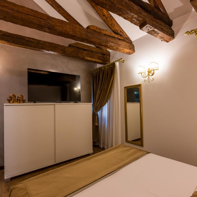 Cà de l'oca 4327 in The Heart of Venice - Three-Bedroom Deluxe Apartment - 25