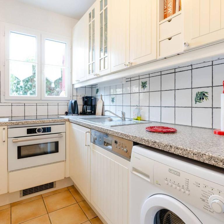 Villa spacieuse avec parking, jardin, animaux admis - FR-1-409-289 - Villa - 16