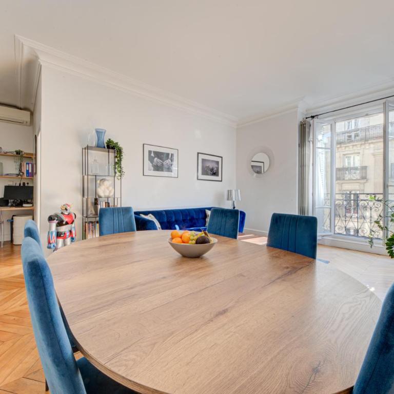 Elegant appartement au pied de Montmartre - Appartement 3 Chambres - 18