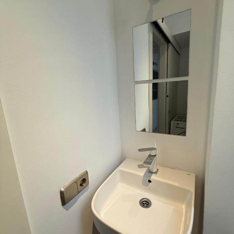 El refugio de Chamberi - Two-Bedroom Deluxe Apartment - 26